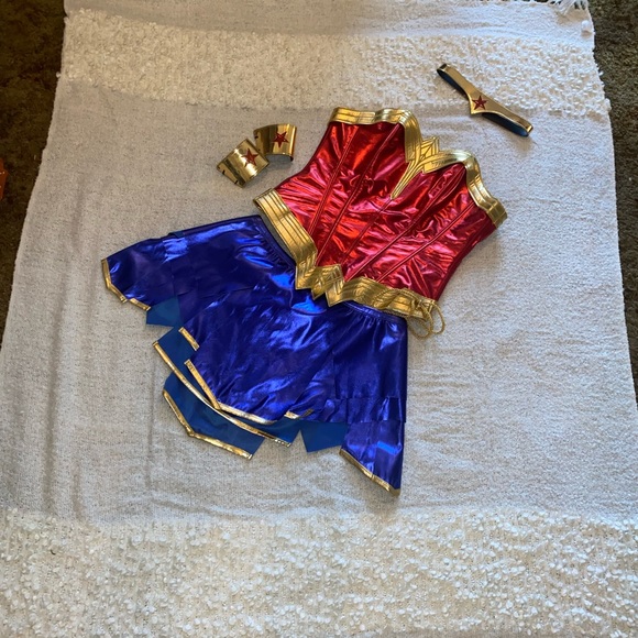 Wonder Woman Costume + Accessories - Picture 1 of 4